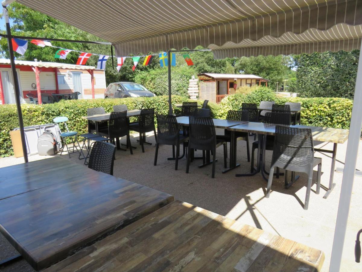Lodge Les P'Tites Maisons Dans La Prairie Sallertaine Exterior foto