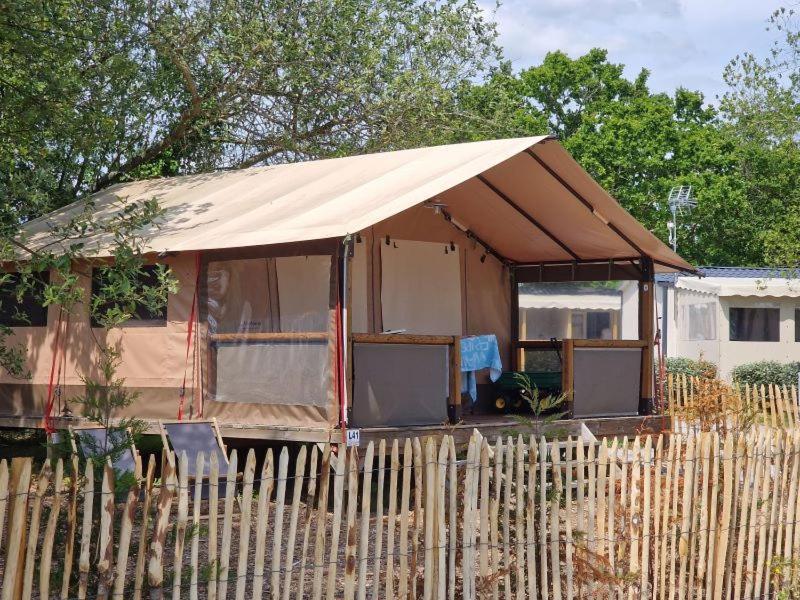 Lodge Les P'Tites Maisons Dans La Prairie Sallertaine Exterior foto