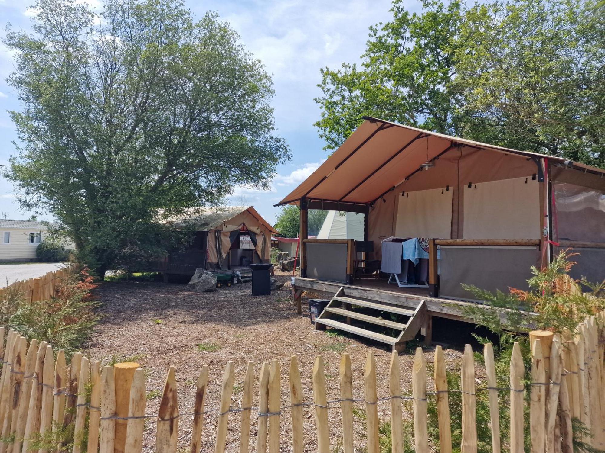 Lodge Les P'Tites Maisons Dans La Prairie Sallertaine Exterior foto